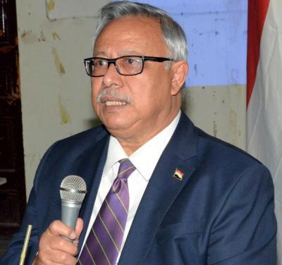رئيس الوزراء يشيد بدور جامعة صنعاء التعليمي والخدمي